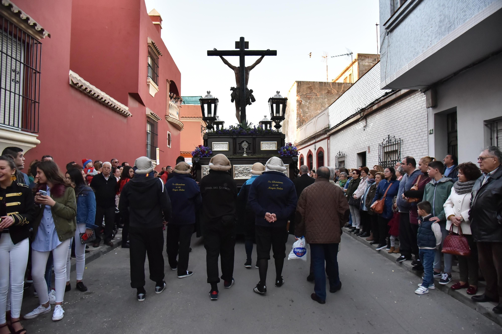 Imágenes del Lunes Santo en La Línea