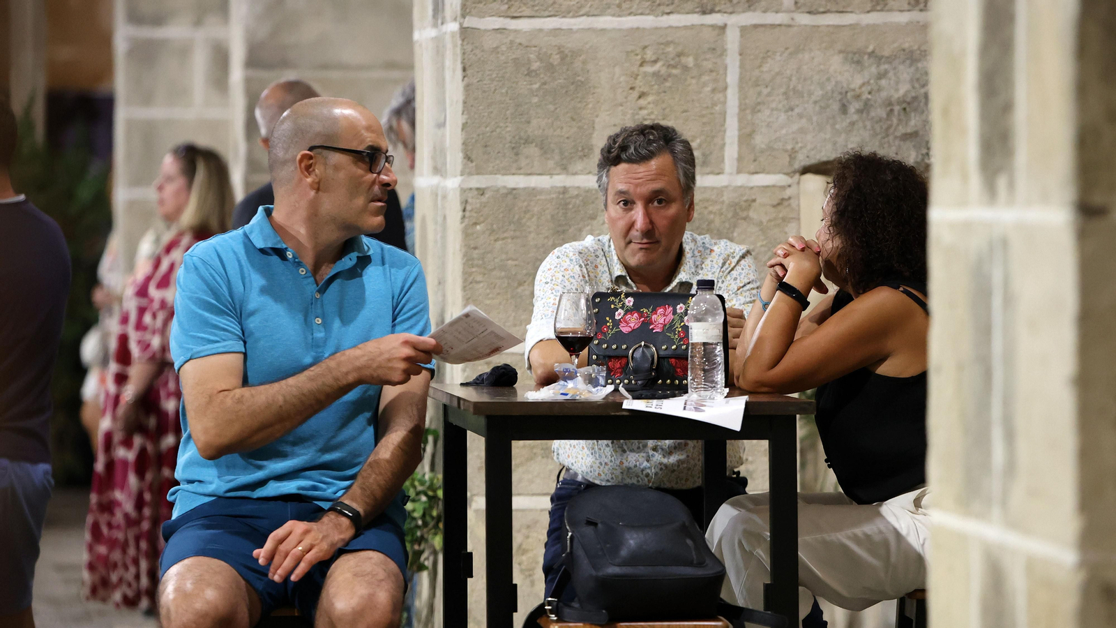 Imágenes de Entre Vinos, Tintos y Blancos, en los Claustros de Jerez