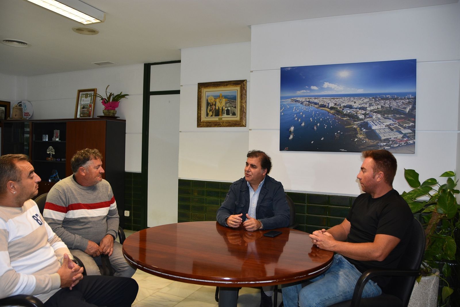 Encuentro entre Cansino y la Federación Andaluza de mariscadores