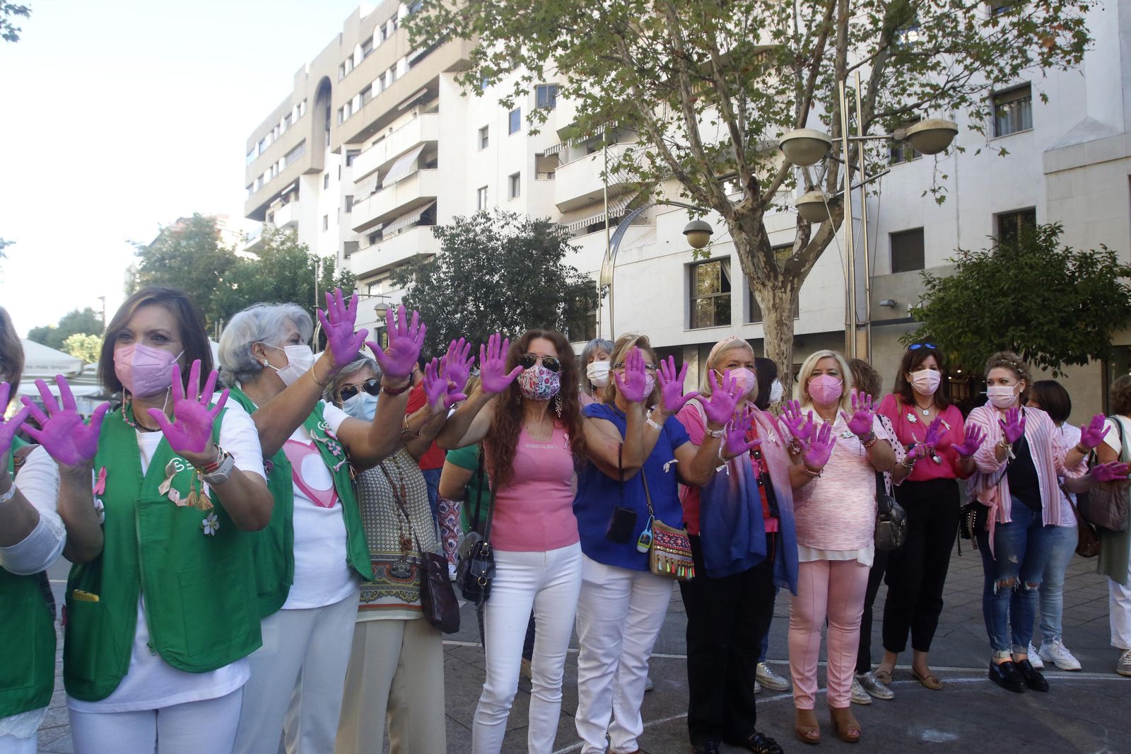 El Día Mundial de la Lucha contra el Cáncer de Mama en Córdoba, en imágenes