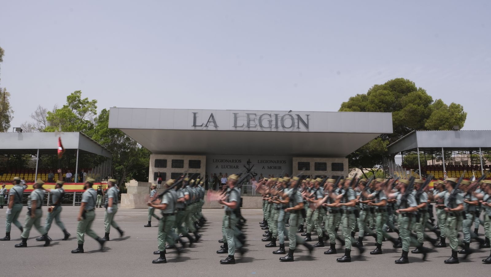 Visita de la Ministra de Defensa Margarita Robles a La Legión Española, en Viator