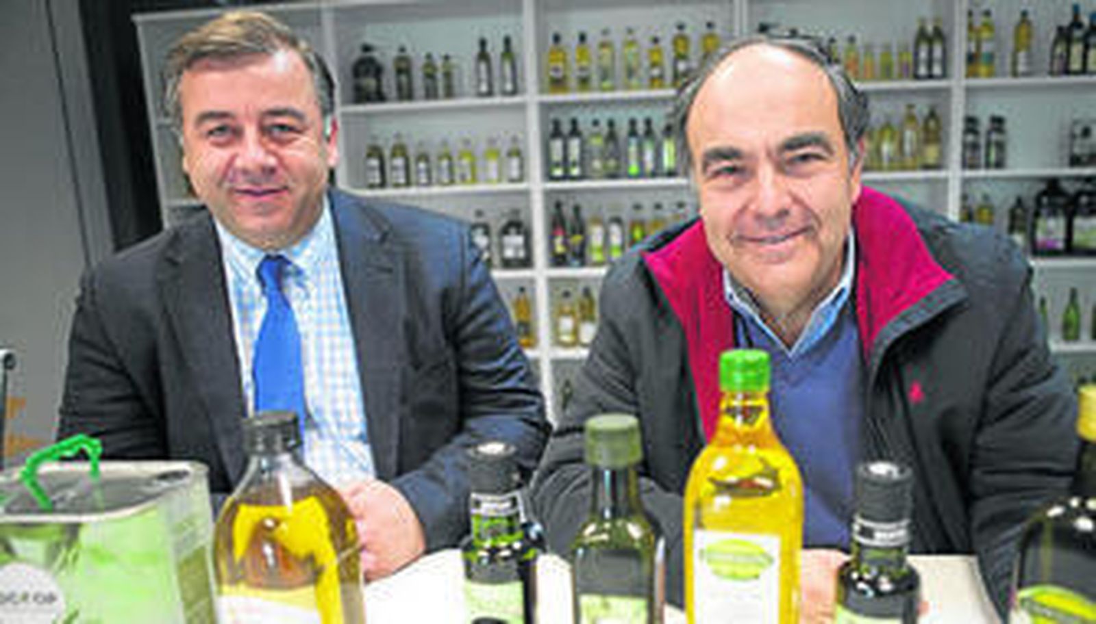 Javier Moreno, ex de Cargill y consejero delegado de Mercaoleo, y Antonio Luque, director general de Dcoop.