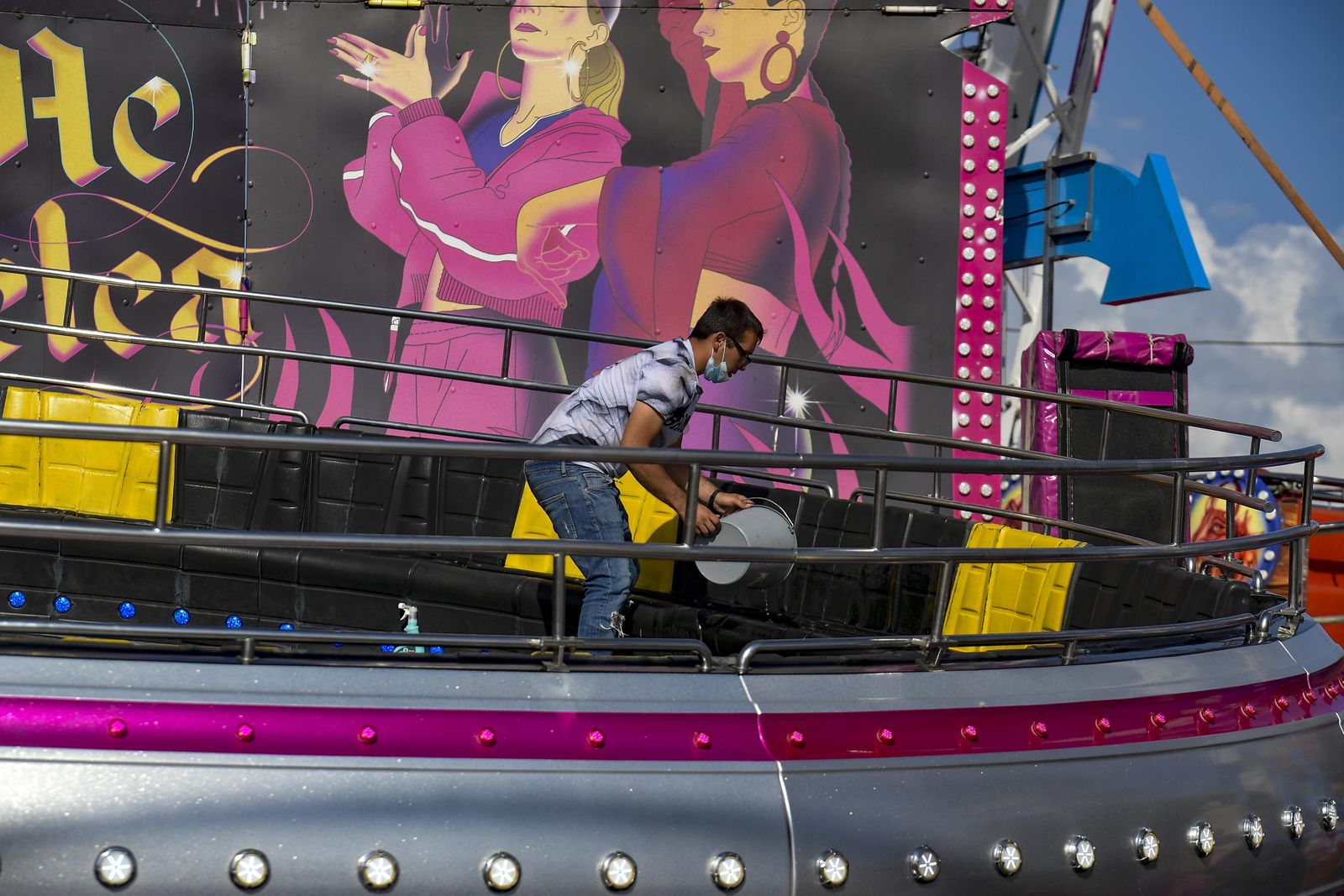 Atracciones de feria, columpios, niños y vida en el Corpus 2021