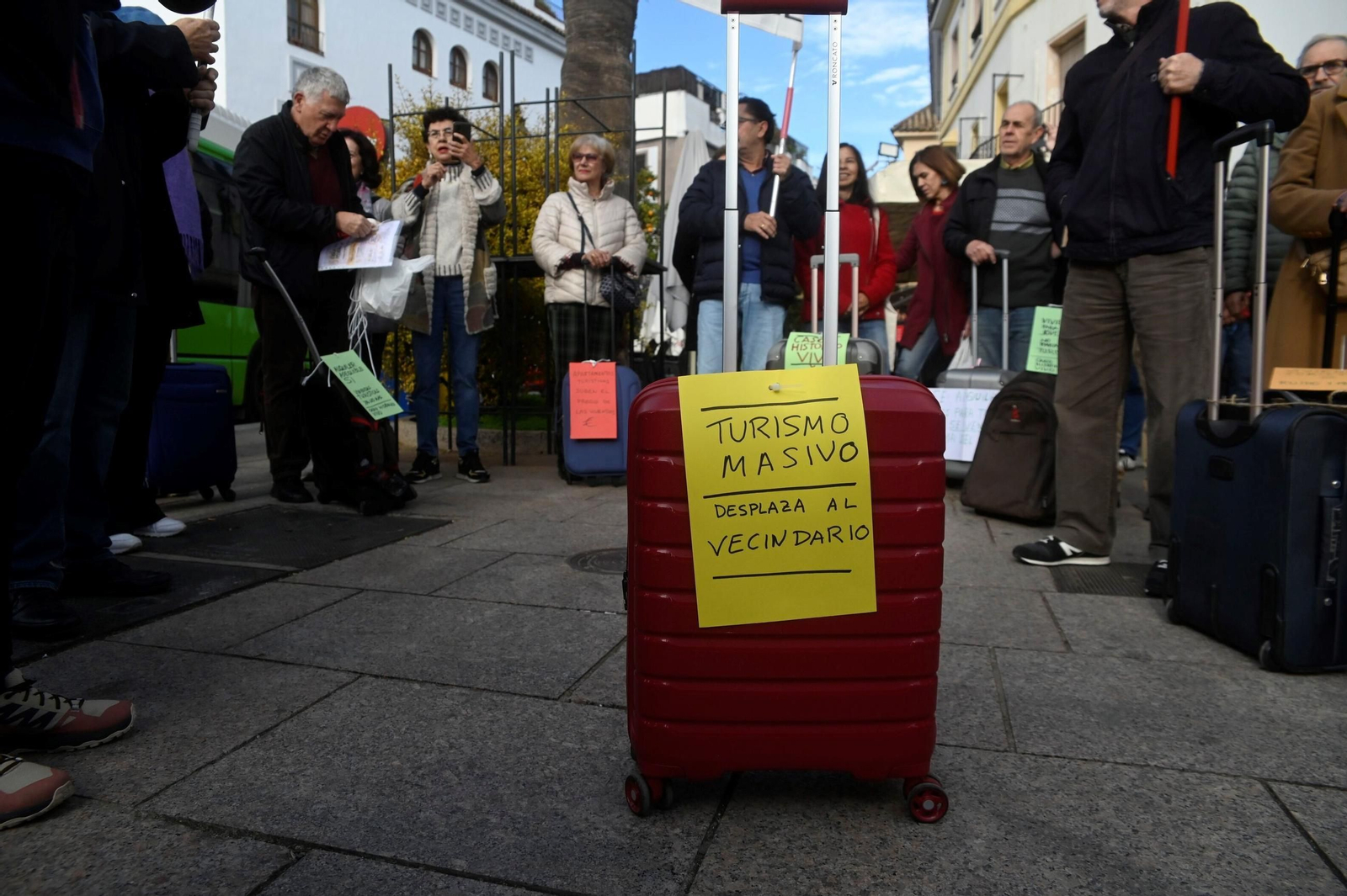 El  'free tour' reivindicativo de los vecinos del Casco Histórico de Córdoba contra el turismo masivo, en imágenes