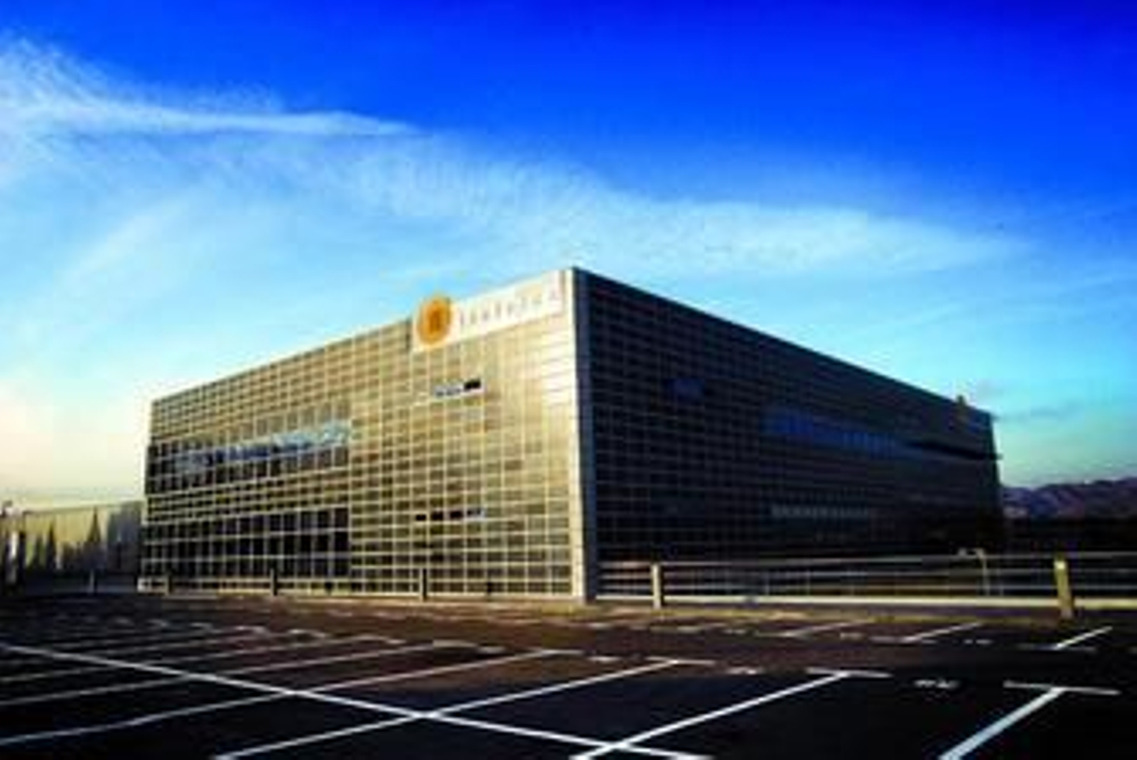 Exterior de la fábrica de Isofotón en el PTA de Málaga.