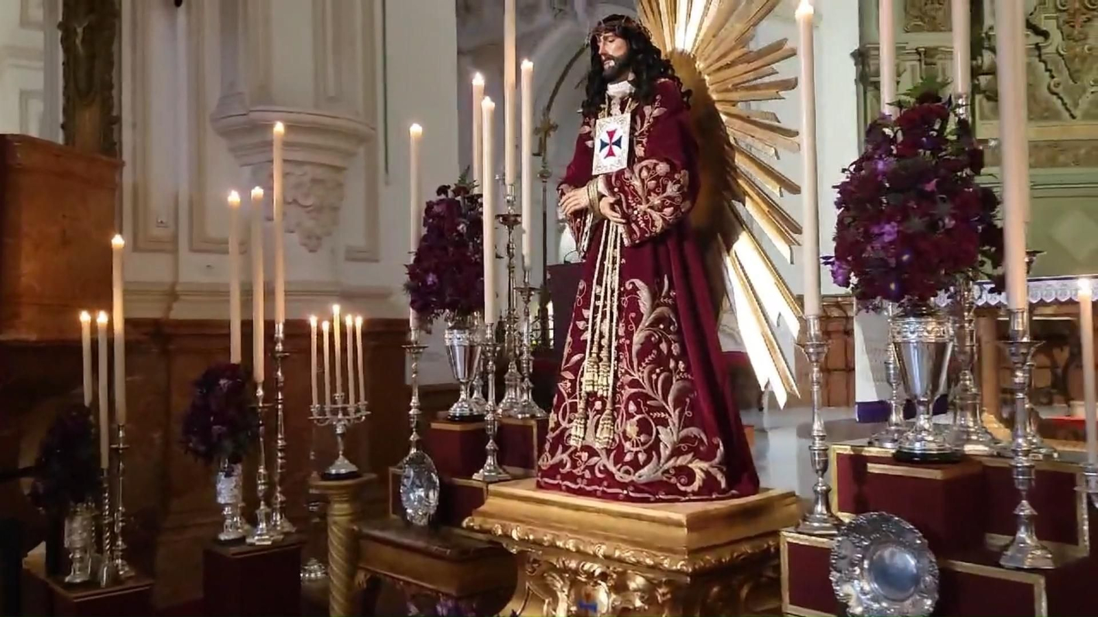 Los malagueños acuden a venerar al Cristo de Medinaceli Los malagueños acuden a venerar al Cristo de Medinaceli