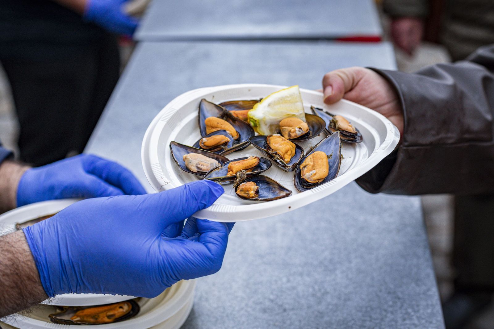 Las imágenes de la mejillonada popular en Cádiz 2026