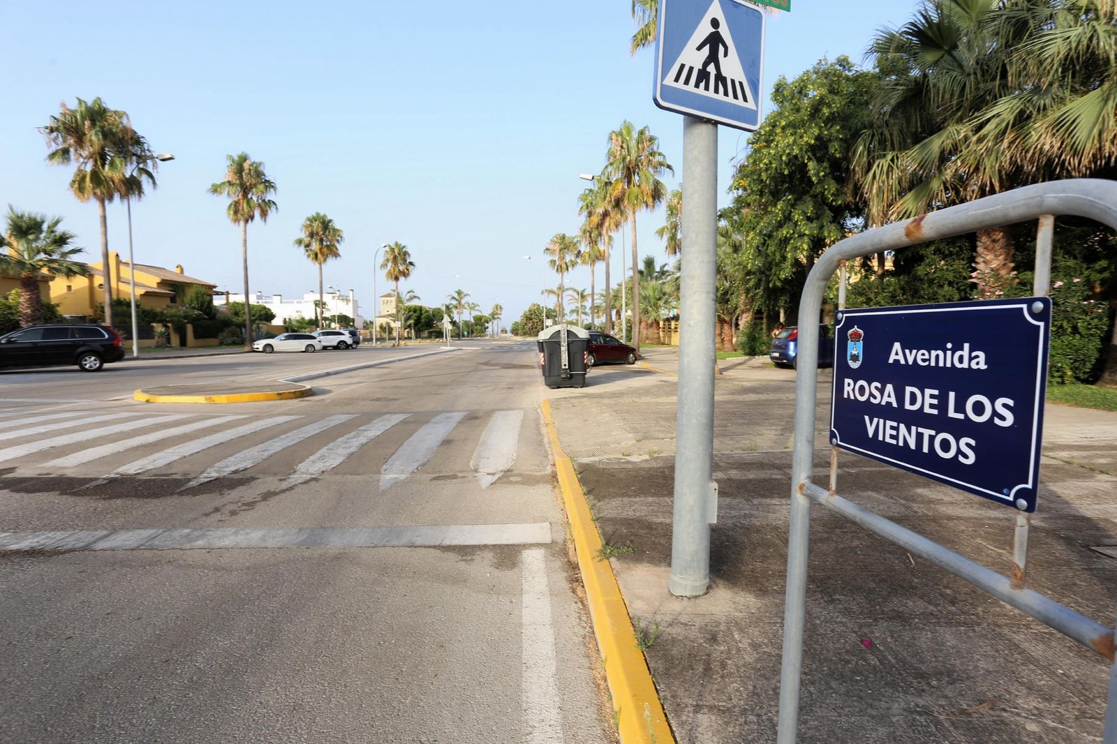 La avenida Rosa de los Vientos, donde se producen las carreras y botellones.