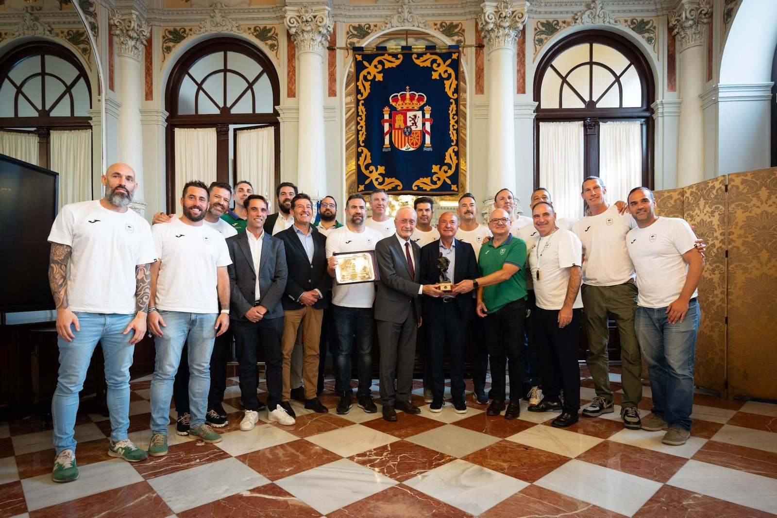 El alcalde recibe a los Campeones del Mundo +35 del Unicaja