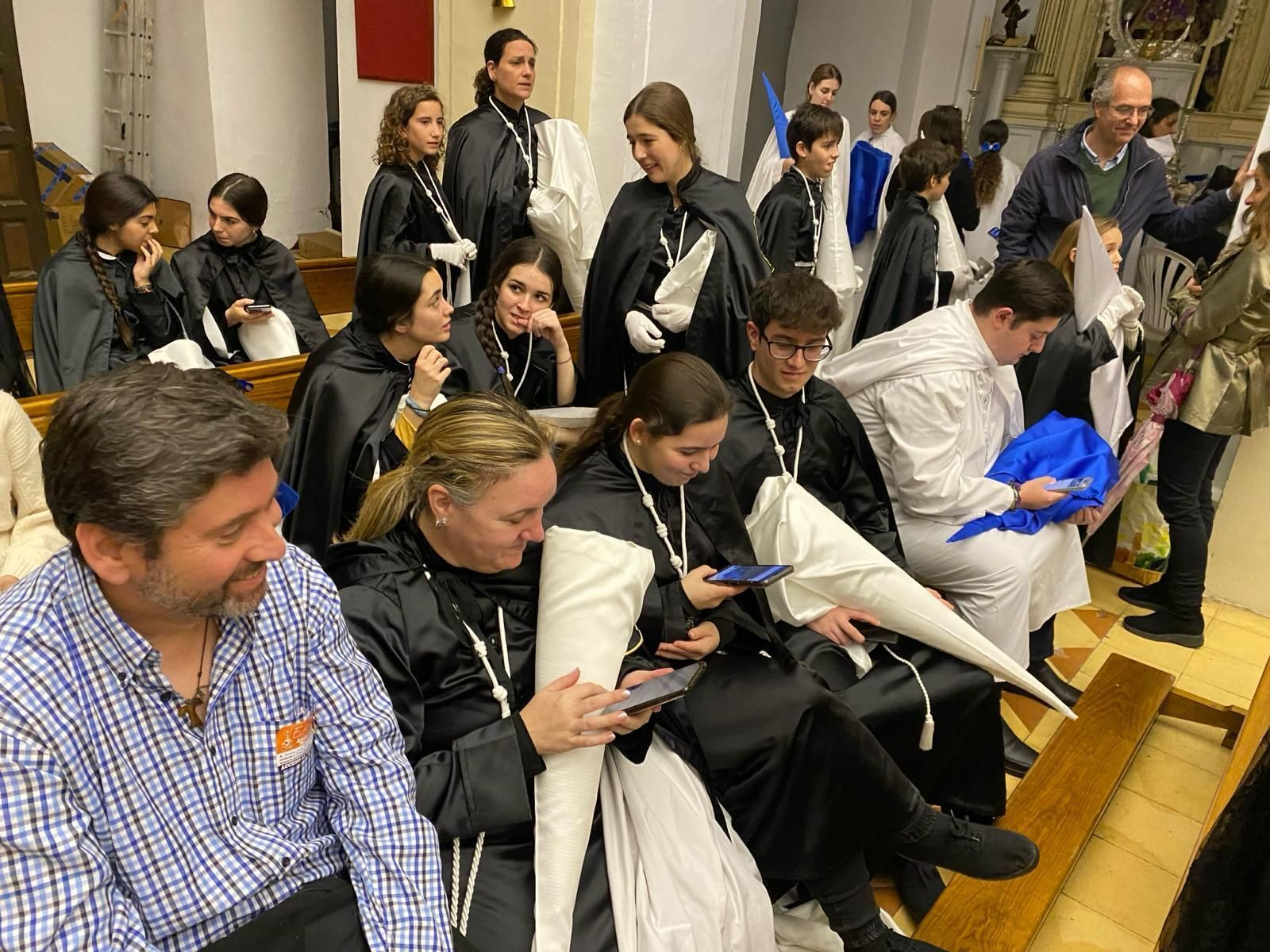 En imágenes: La lluvia suspende el Lunes Santo en cuestión de horas