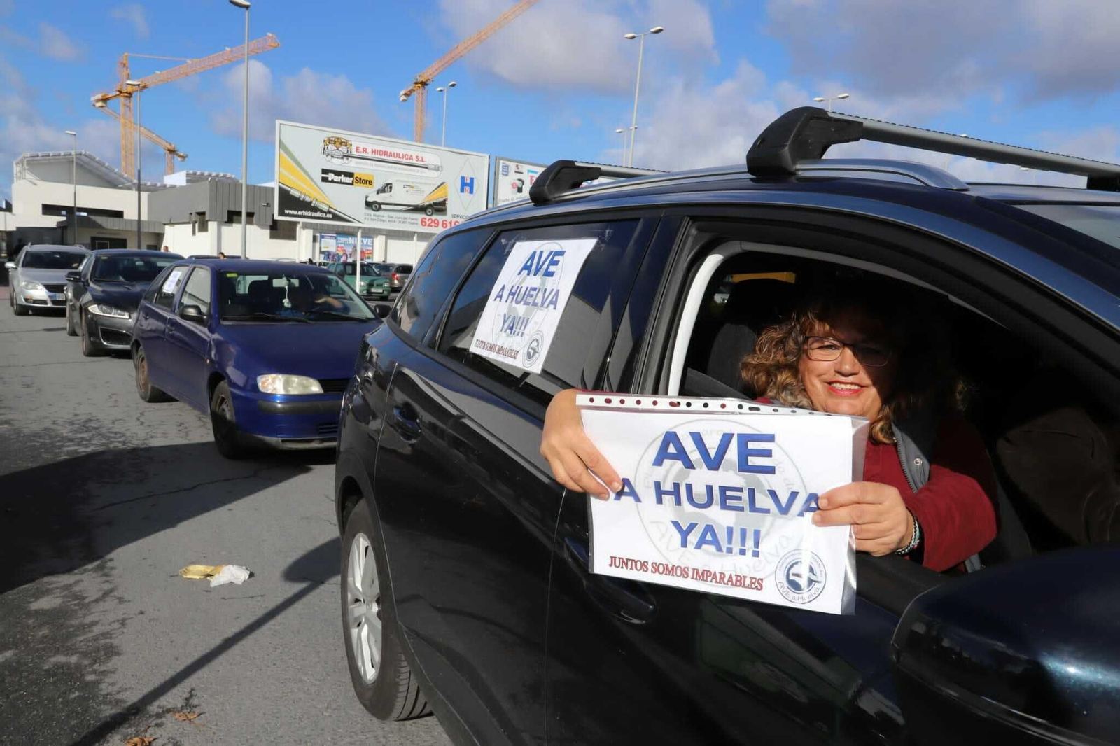 La caravana partió de cerca del puente del Odiel.