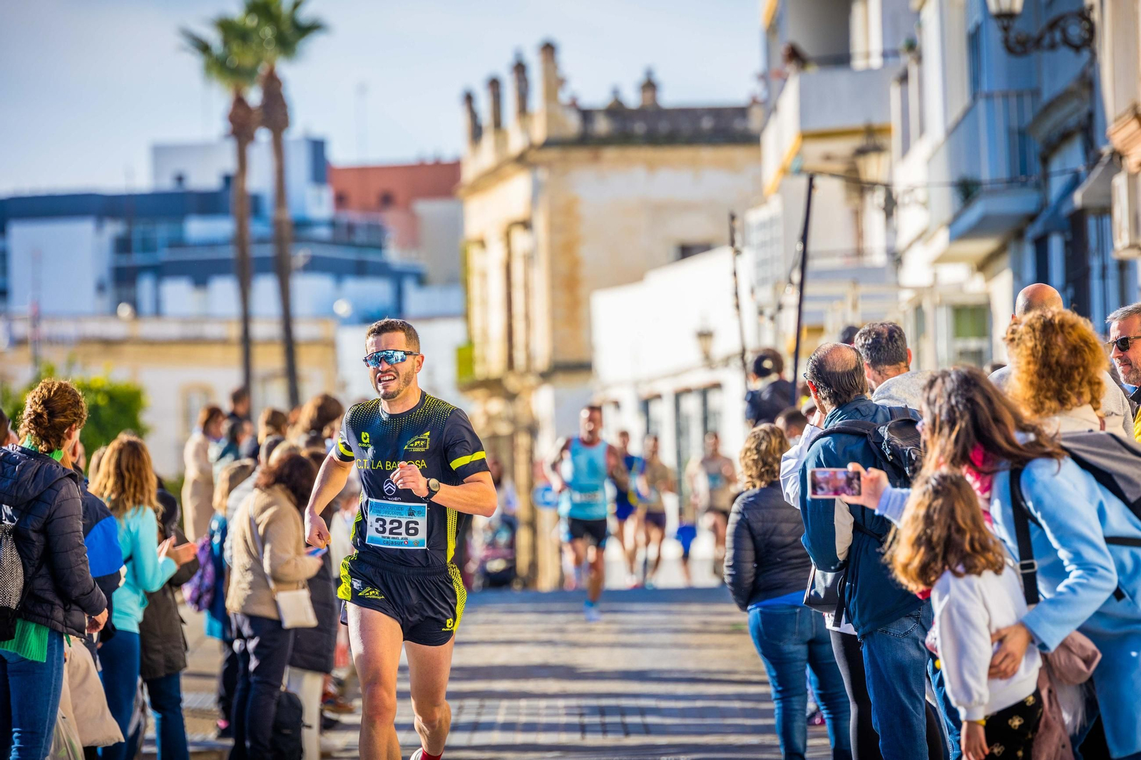Gran ambiente en la Carrera Solidaria de la Divina Pastora en San Fernando