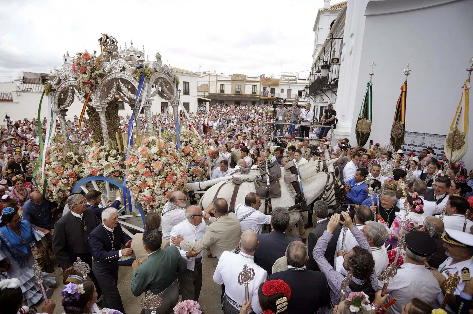 El Rocío 2023: Imágenes de ambiente y presentaciones de las Hermandades