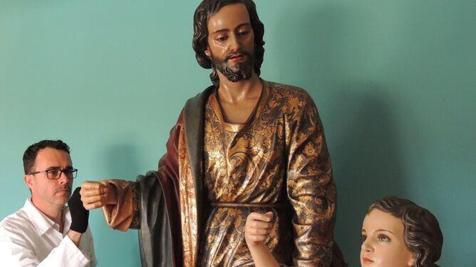 San José Obrero sometido a su proceso de restauración por Joaquín Gilabert.