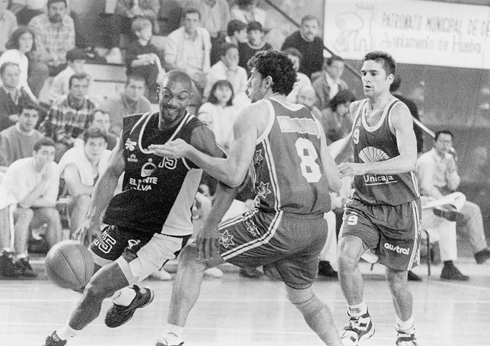 Regresa el mítico jugador de baloncesto Ray Smith, ídolo de los niños de Huelva