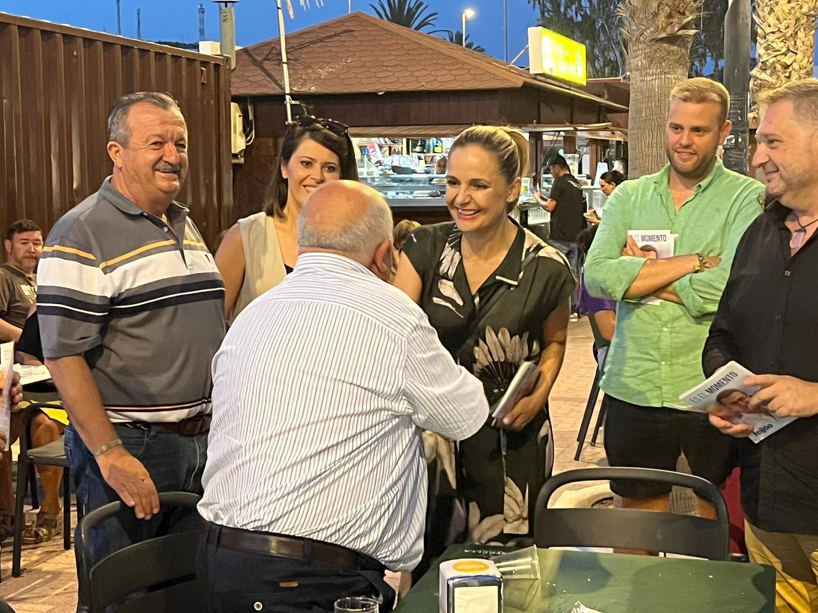 Paseo electoral en Terreros.