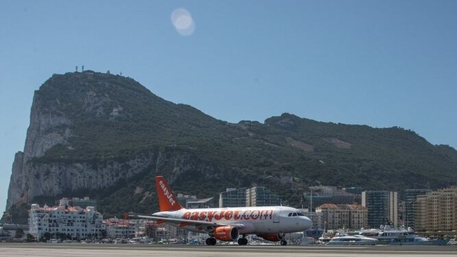 Un avión de Easyjet en el aeropuerto de Gibraltar.