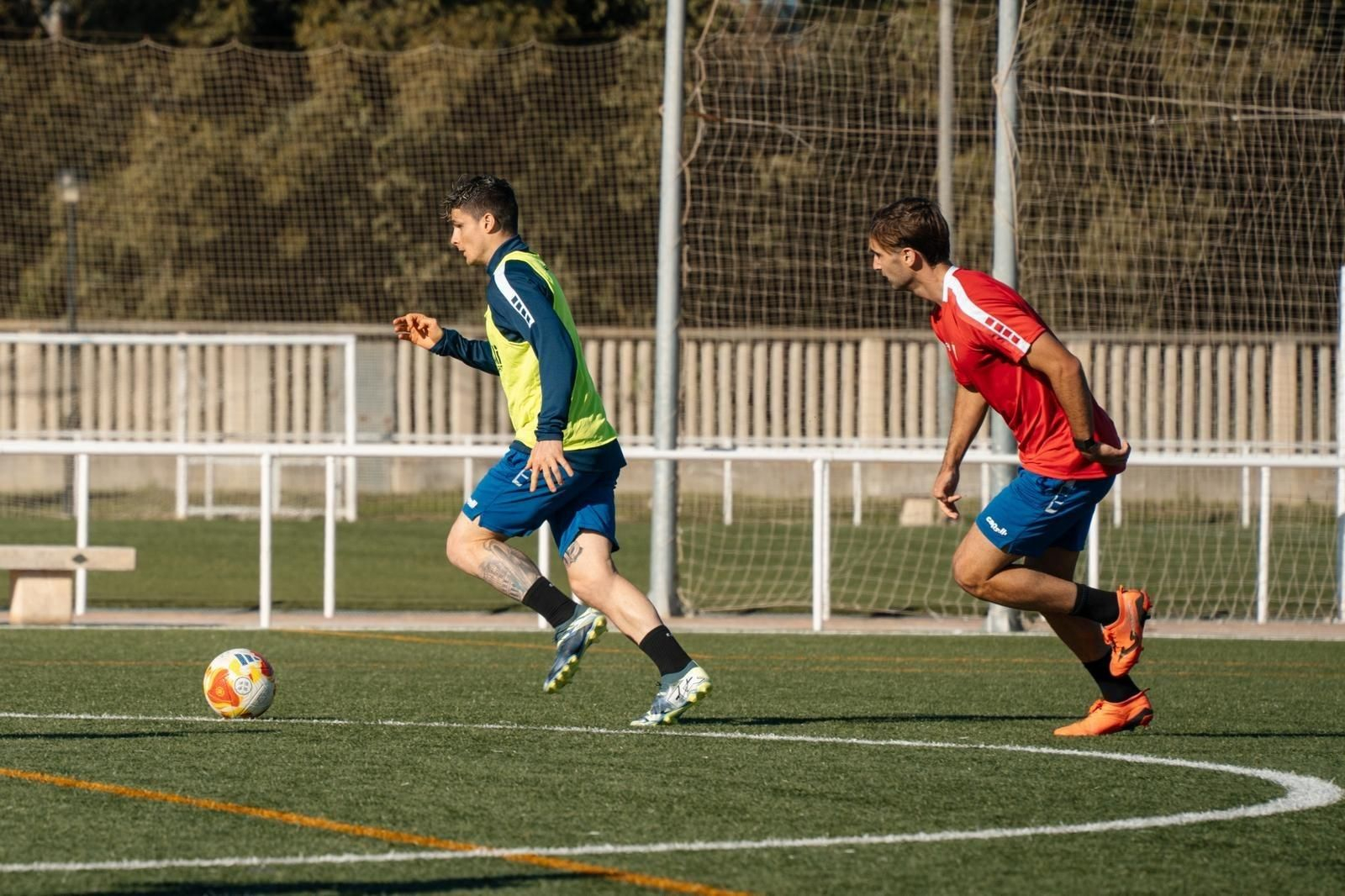 Eric Montes, durante un entrenamiento reciente, junto a Manín.