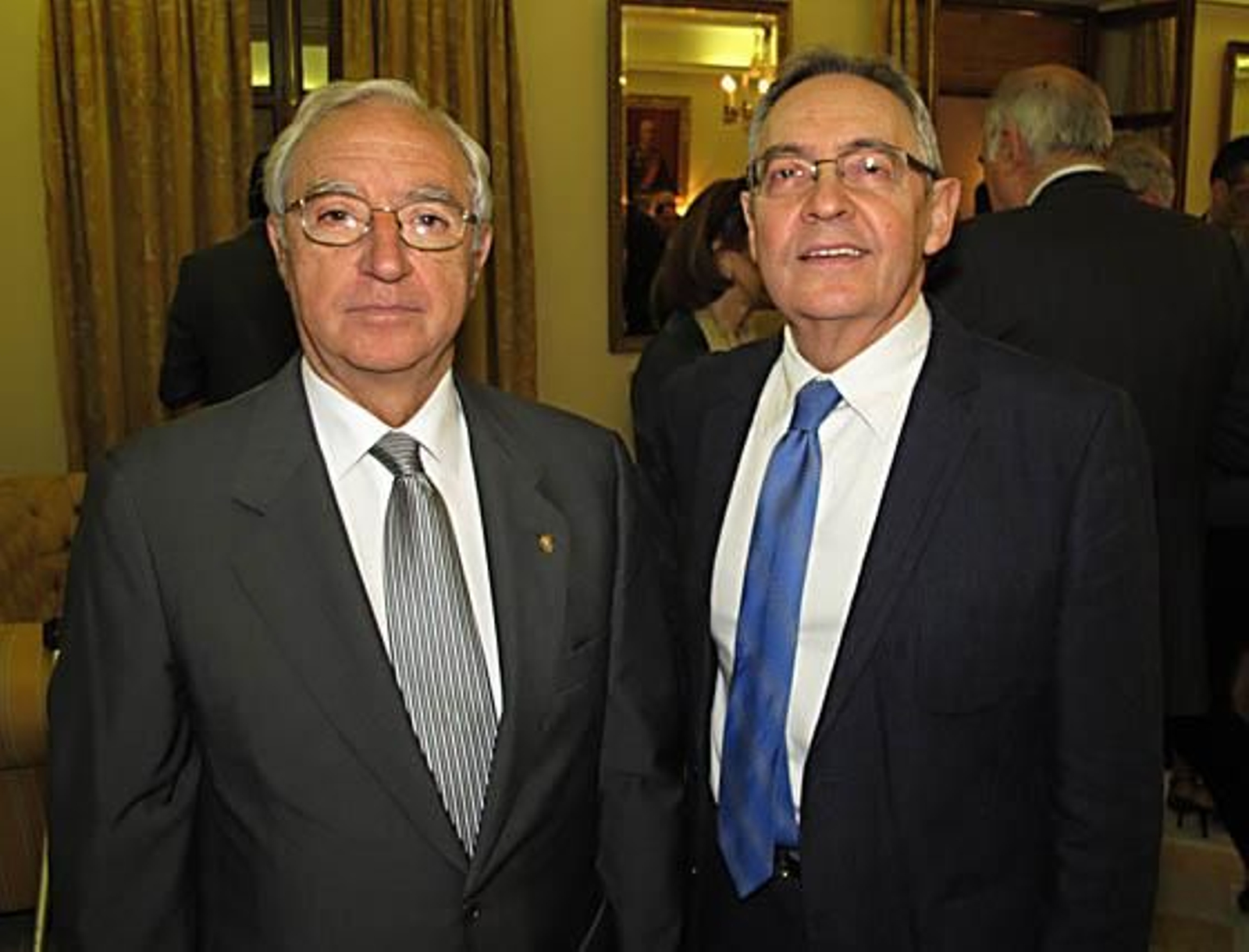 Los catedráticos Javier Lasarte y Antonio Enrique Pérez Luño, académicos de Legislación y Jurisprudencia.

Foto: Victoria Ramírez