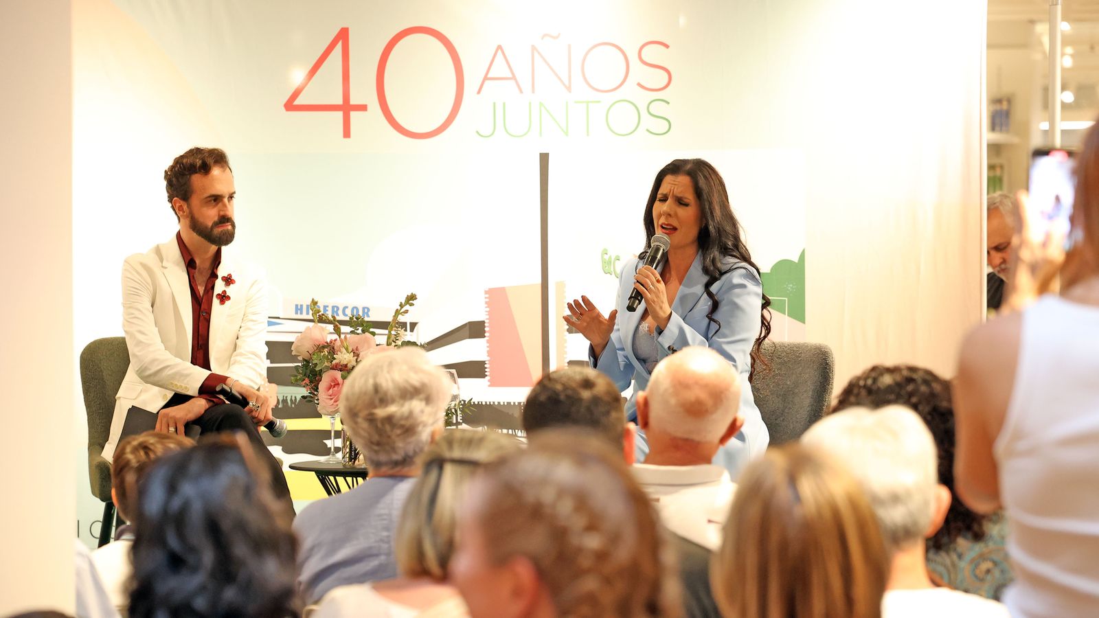 Diana Navarro, en El Corte Inglés de Jerez por el 40 aniversario