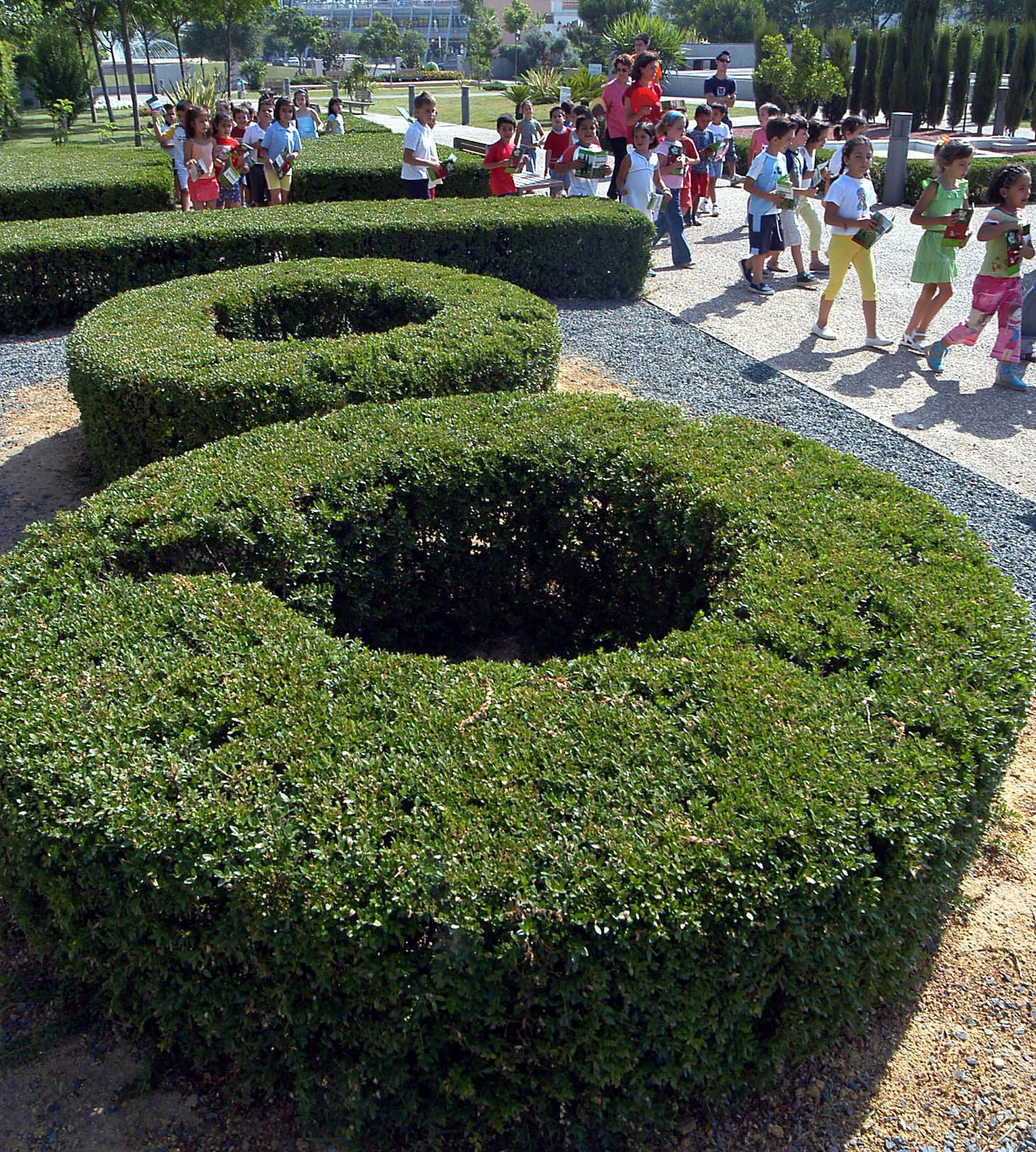 Visita de un colegio al Parque  Multicultural  de Tomares.
