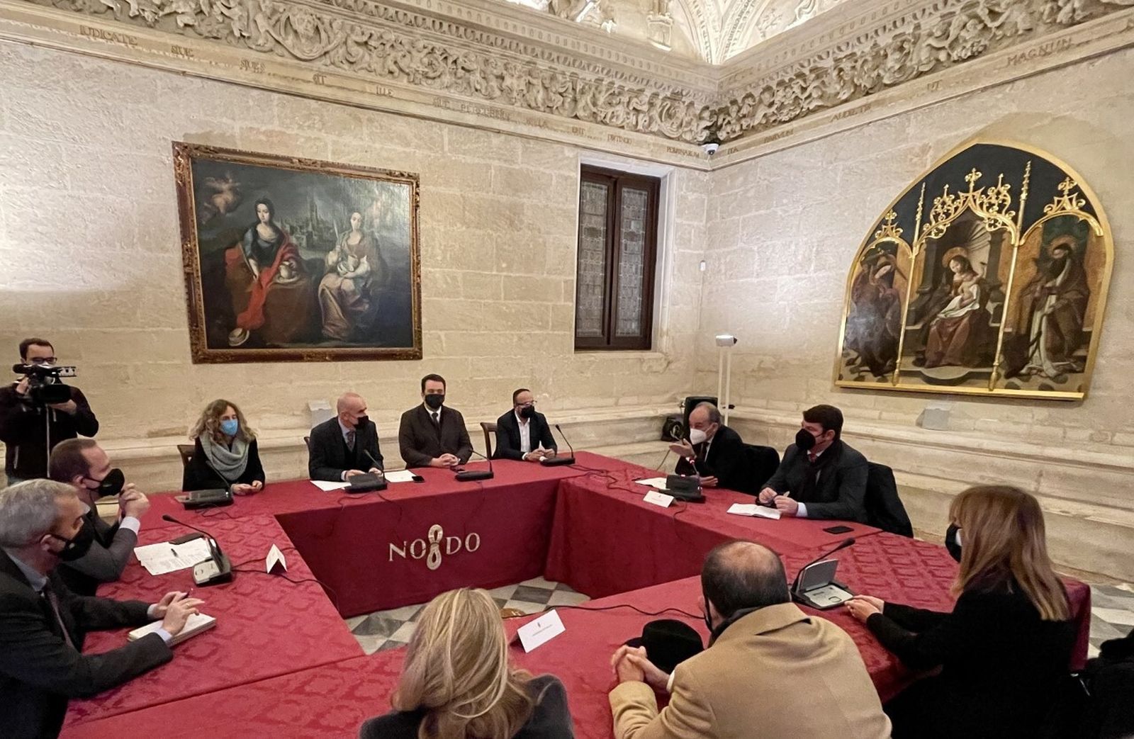 Reunión mantenida este lunes entre el gobierno local y los rectores  y representantes universitarios de Sevilla.