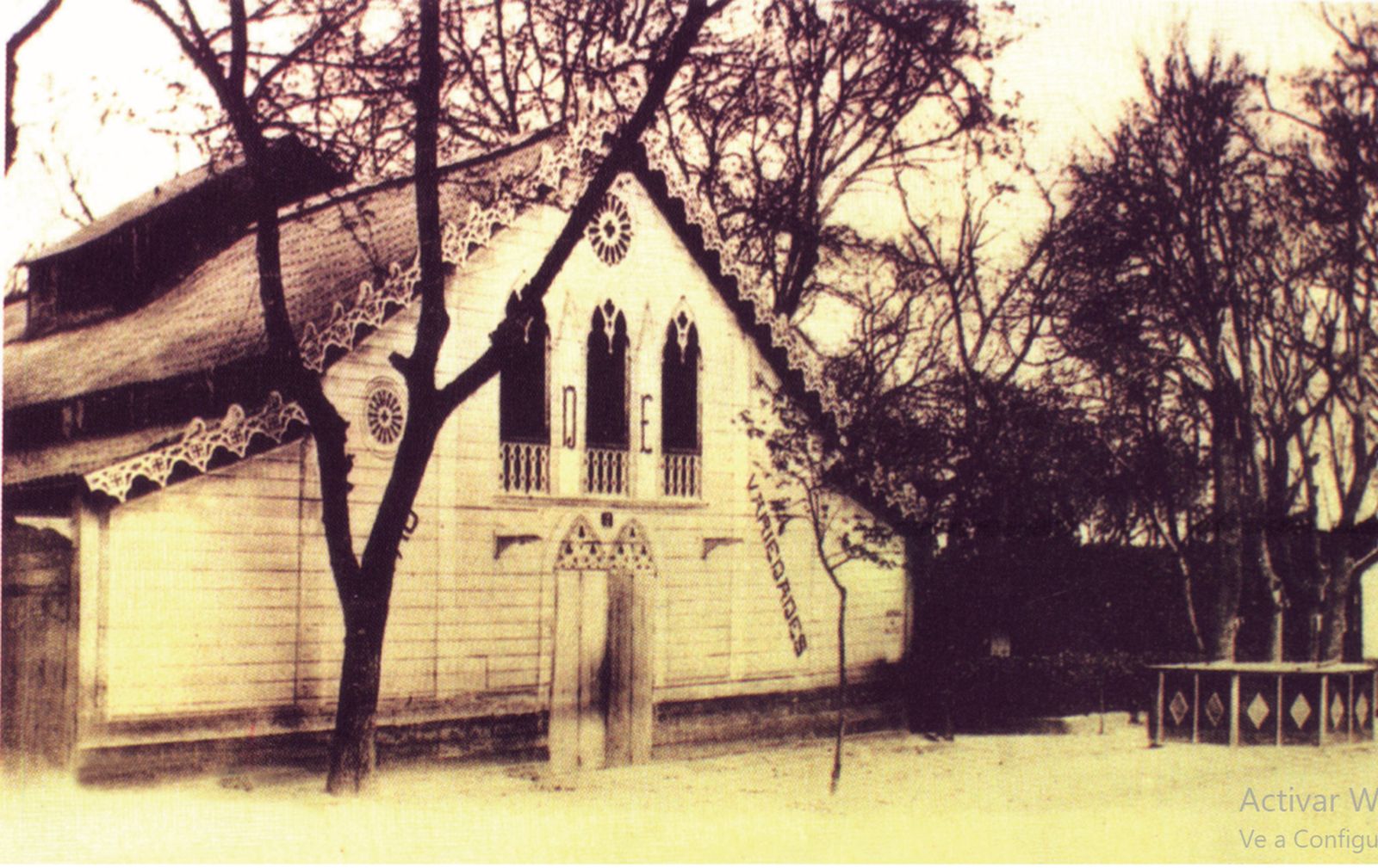 Postal de principios del siglo XX en el que aparece el Teatro de Variedades