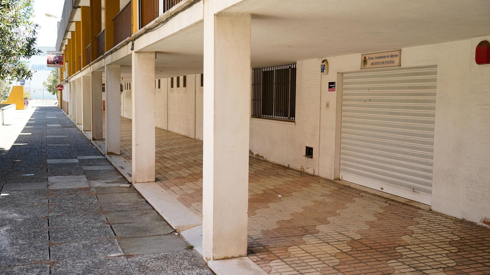 Así es la dejadez en el Centro Cívico de la reconquista.