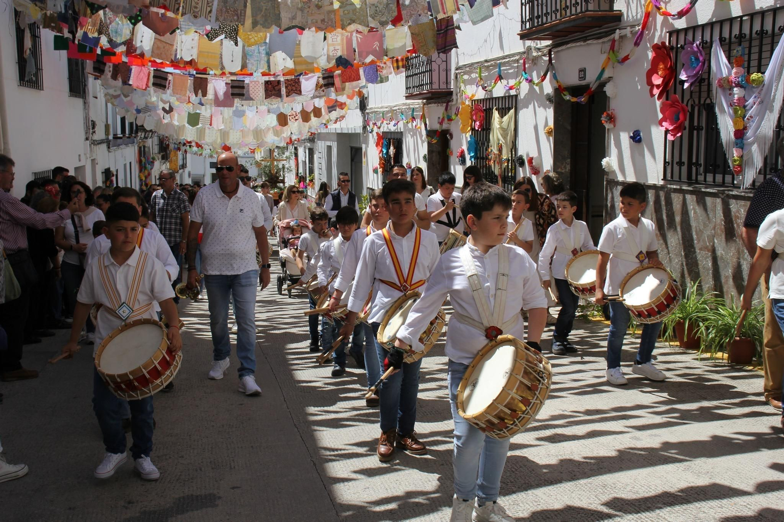 La procesión de la Cruz de Mayo de Montilla, en imágenes