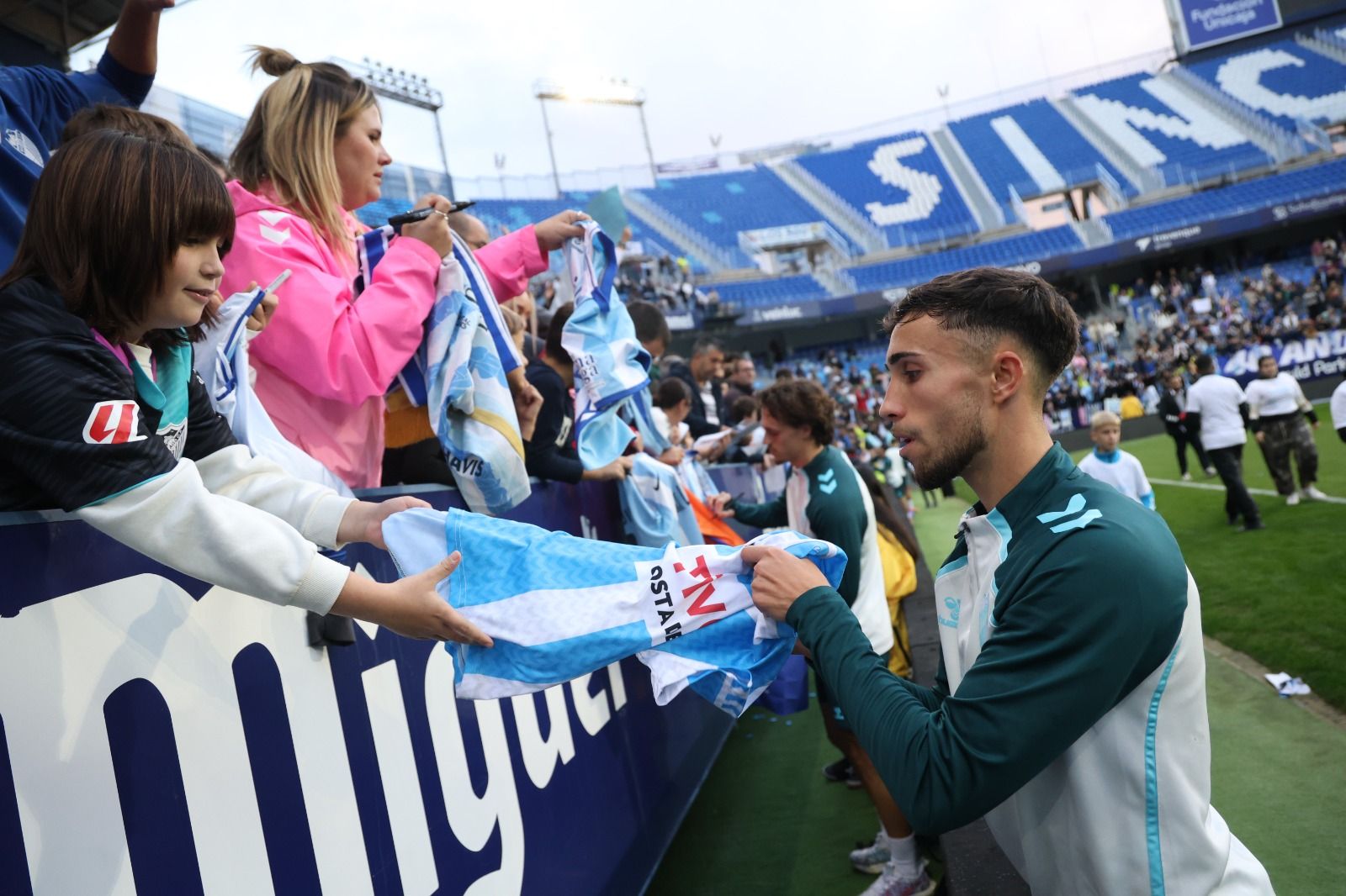 Búscate en las fotos del entrenamiento del Málaga CF en La Rosaleda