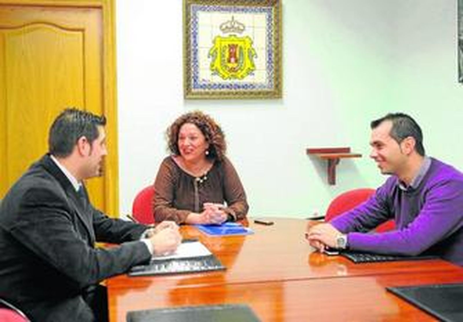 Alarcón, Ariza y Acosta, reunidos en la Alcaldía barreña, ayer.