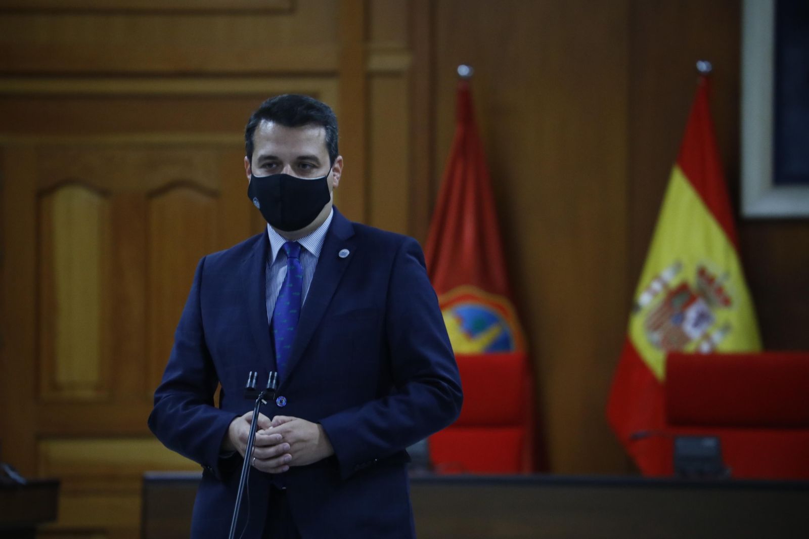 La visita de la ministra de Defensa a Córdoba para conocer la base logística del Ejército, en fotografías