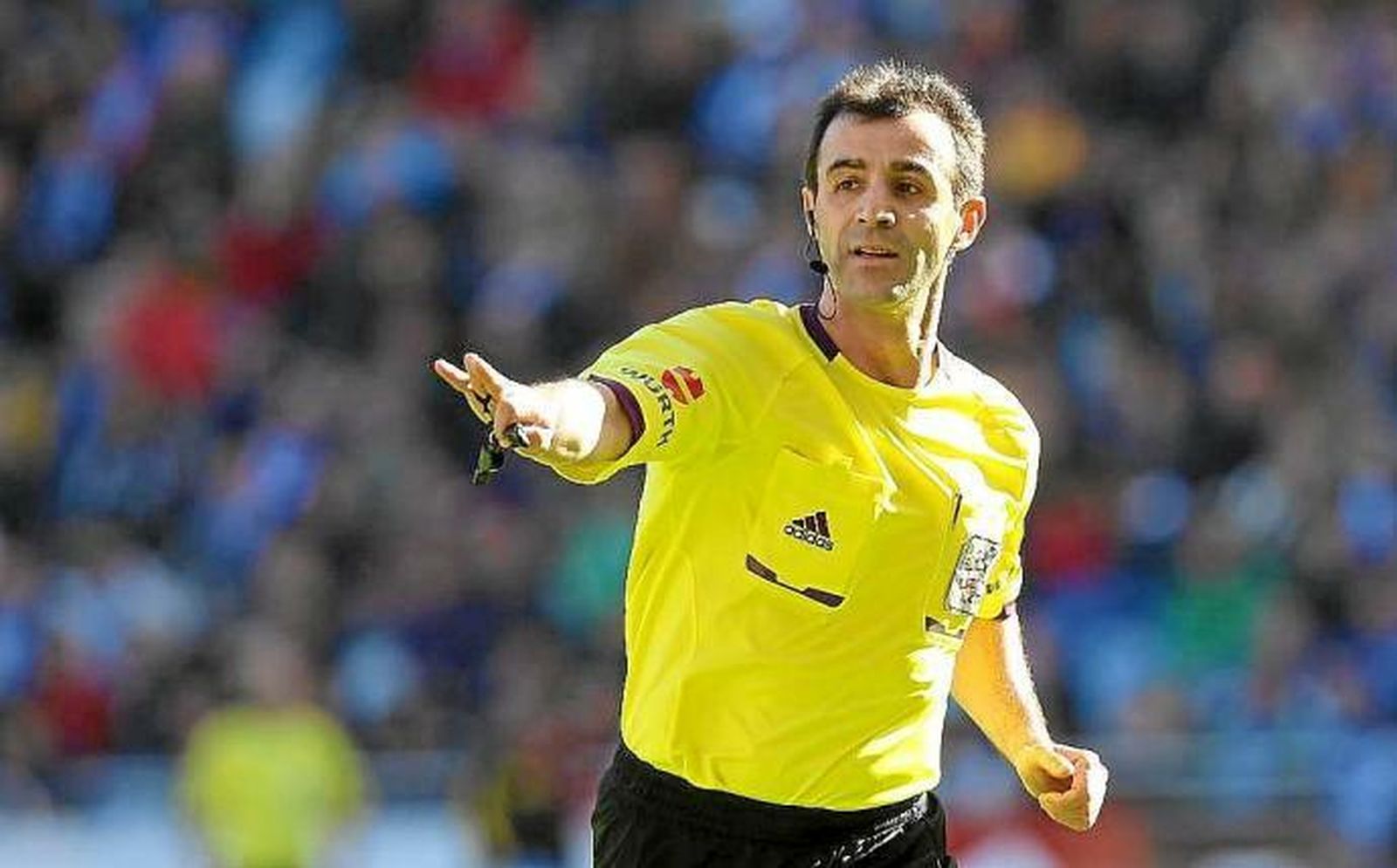 Pérez Lasa, durante su etapa de árbitro.