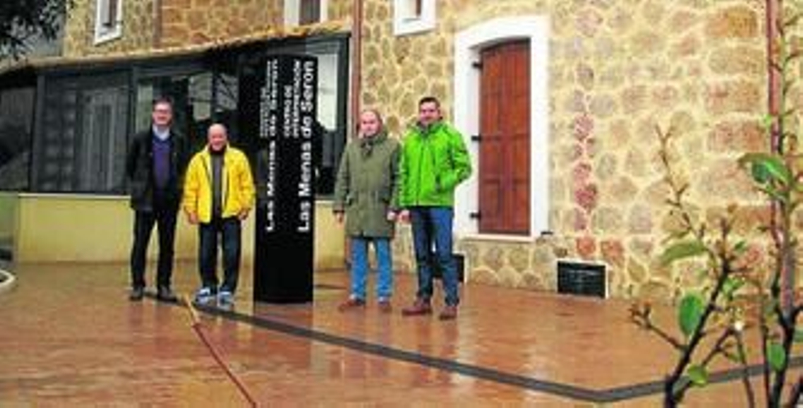 Alcalde de Serón y el delegado de Medio Ambiente durante la visita al centro.