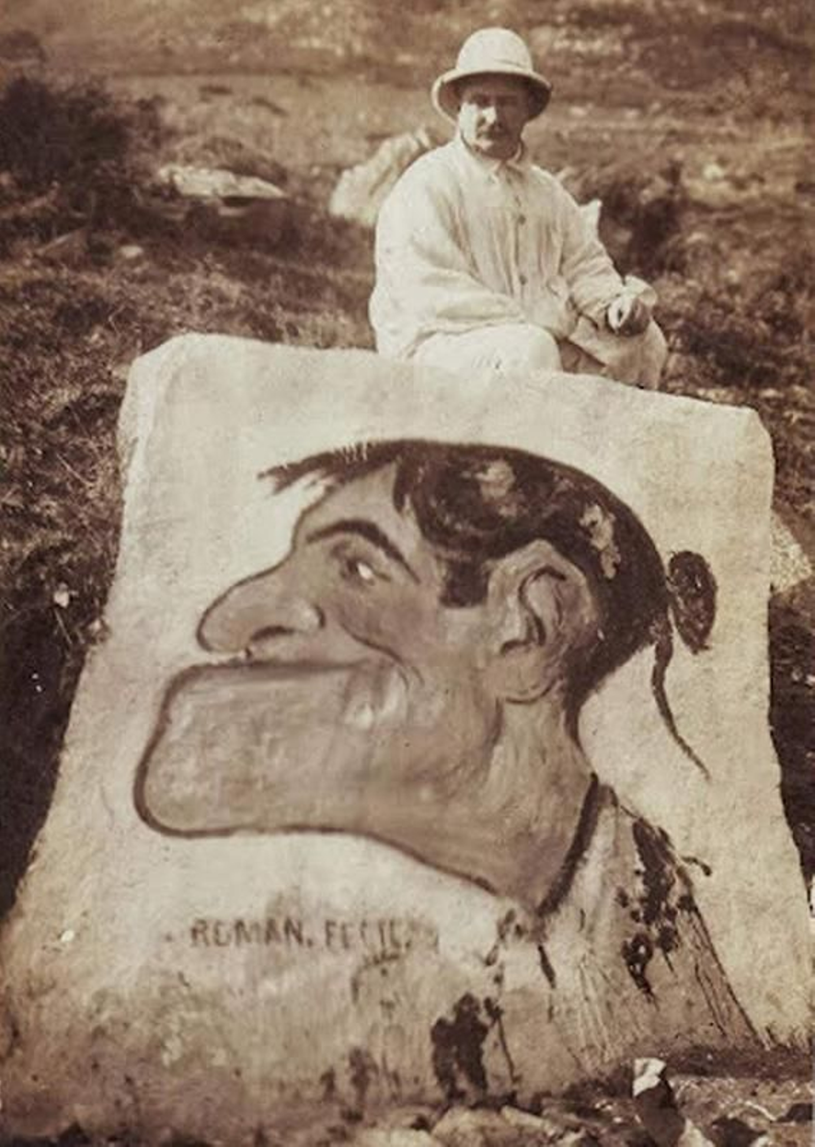 La “Piedra de Juan Belmonte”, obra de José Román, en su emplazamiento y estado primitivo. La “Piedra de Juan Belmonte”, obra de José Román, en su emplazamiento y estado primitivo.