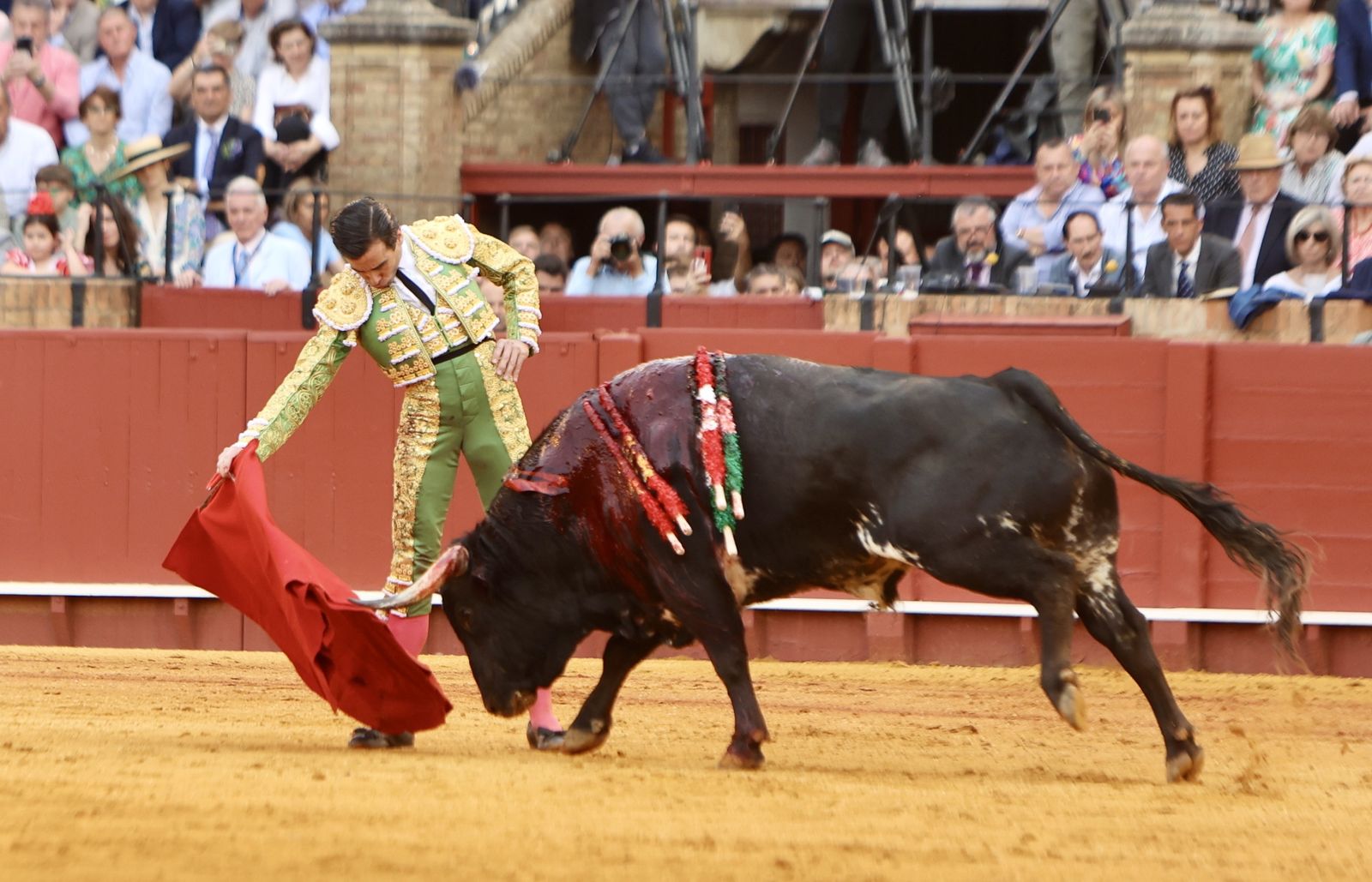 Las mejores imágenes de la corrida de toros de Juan Ortega, Roca Rey y Pablo Aguado
