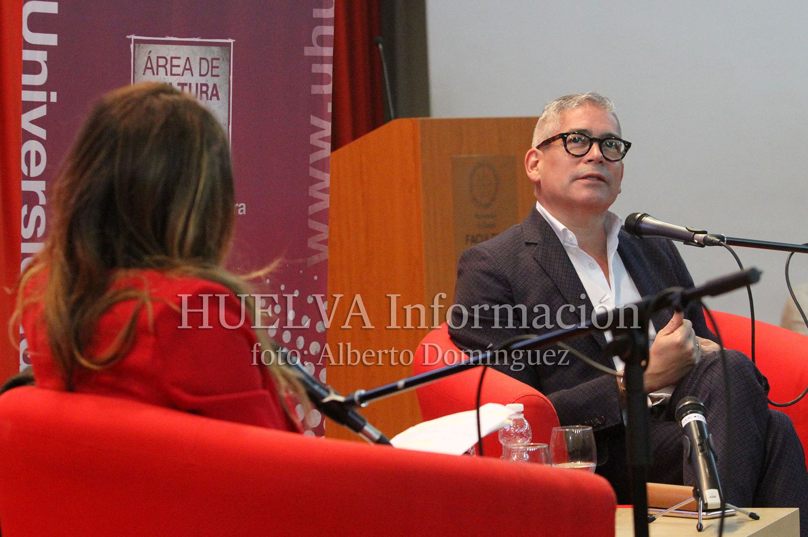 Boris Izaguirre presenta "Tiempo de Tormentas" en la Universidad de Huelva, en imágenes