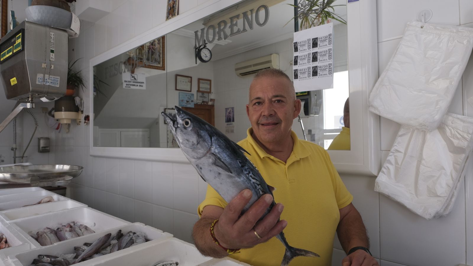 Juan Moreno ha notado una bajada de las ventas de pescado.