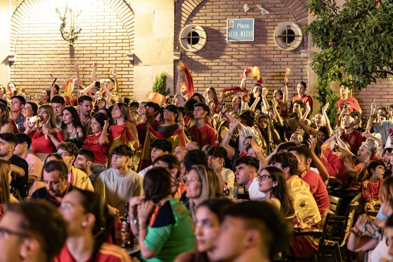 La euforia jiennense por la victoria de España, imágenes