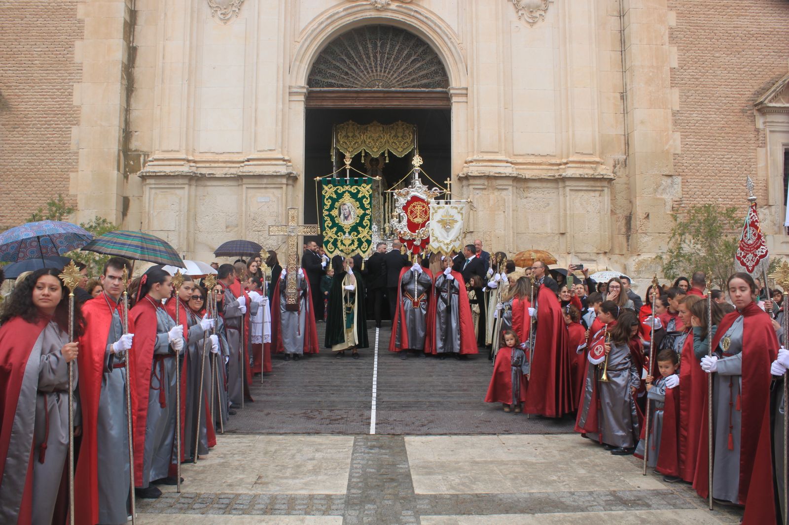 Las imágenes del Domingo de Resurrección en Vélez Rubio