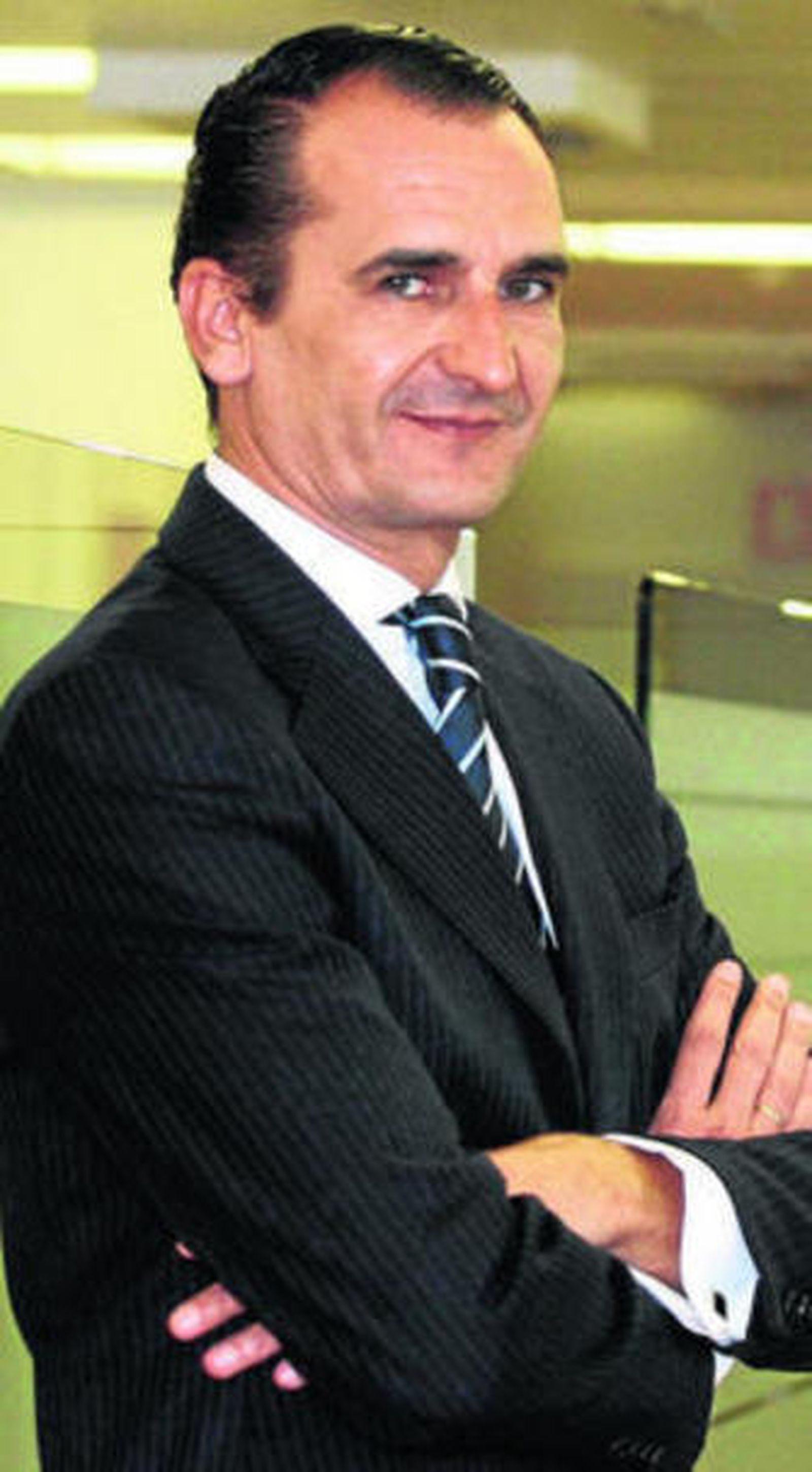 Jaime Lobo, en la sede de la Dirección Territorial de Banco Popular en Granada.