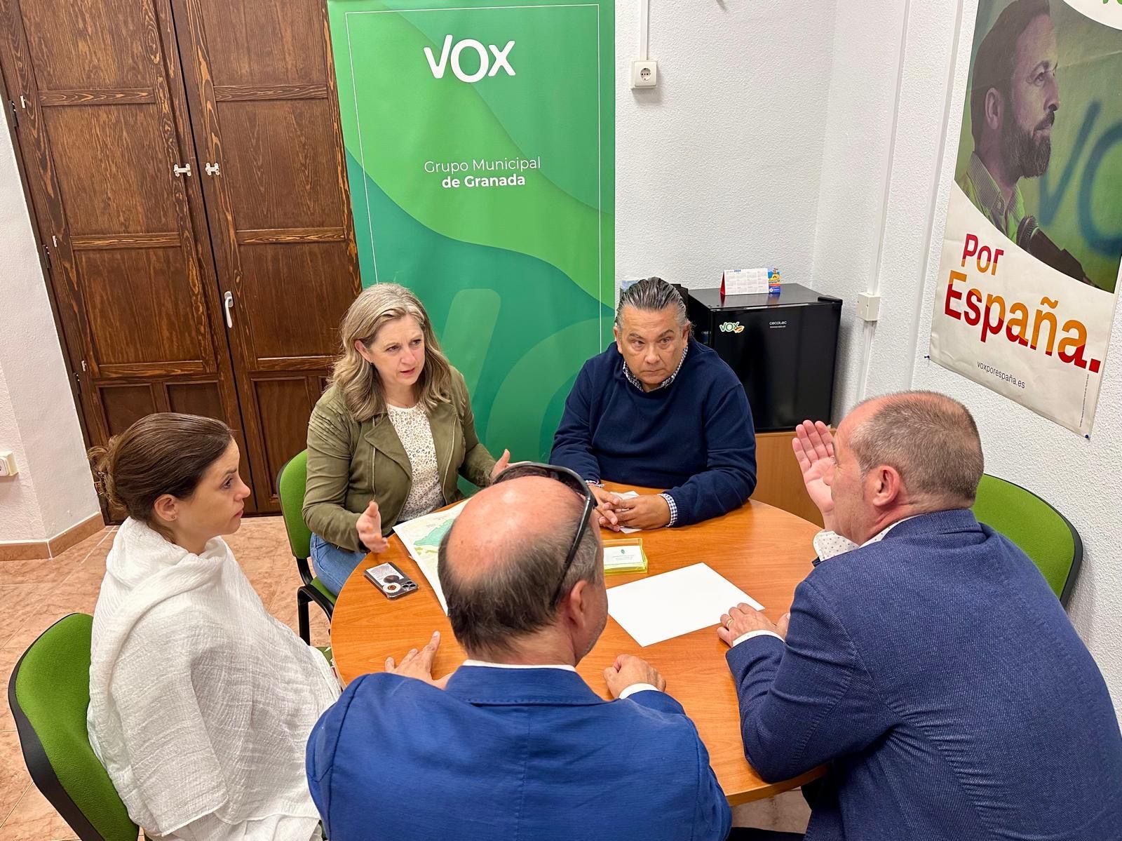 Imagen de la reunión mantenida entre Vox y los afectados por la ZBE