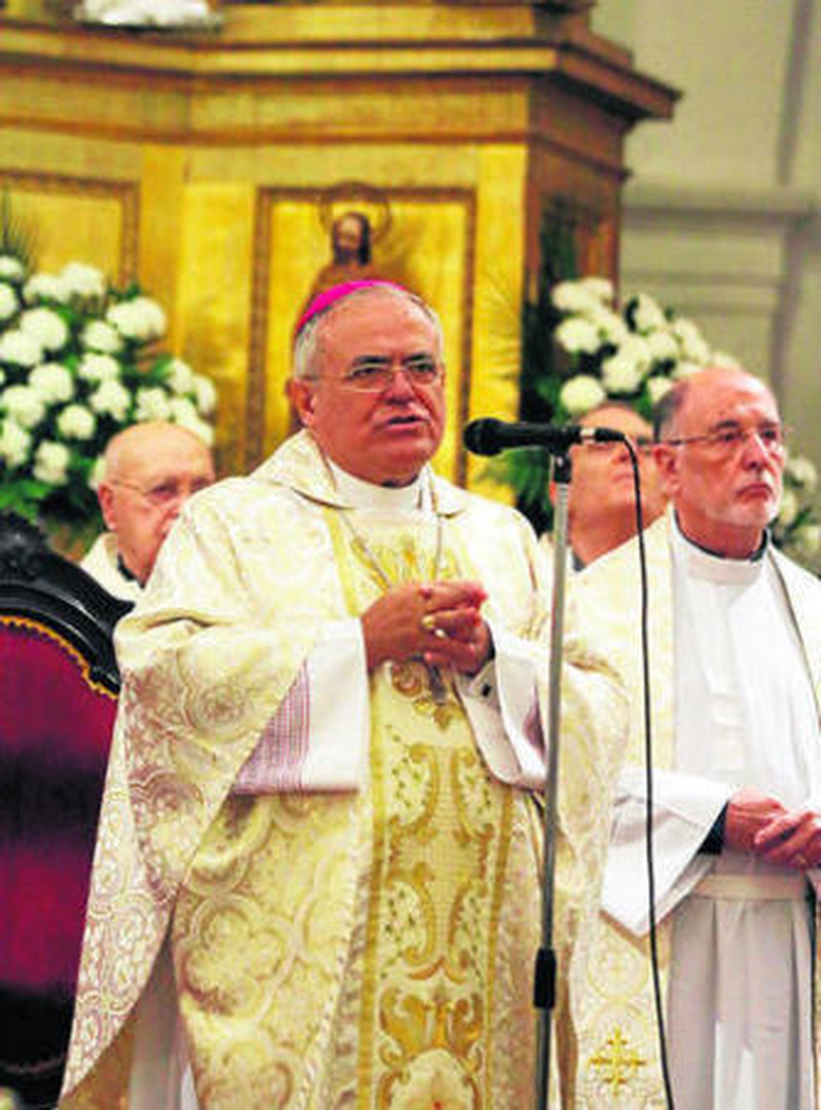 El obispo de Córdoba, Demetrio Fernández, celebrando una misa.