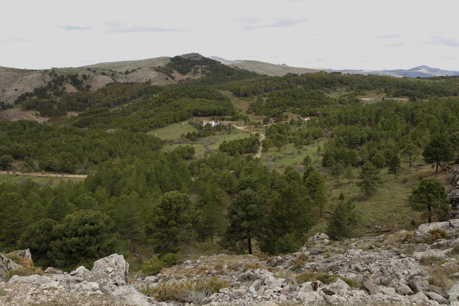 Vista del refugio de Quejigales.