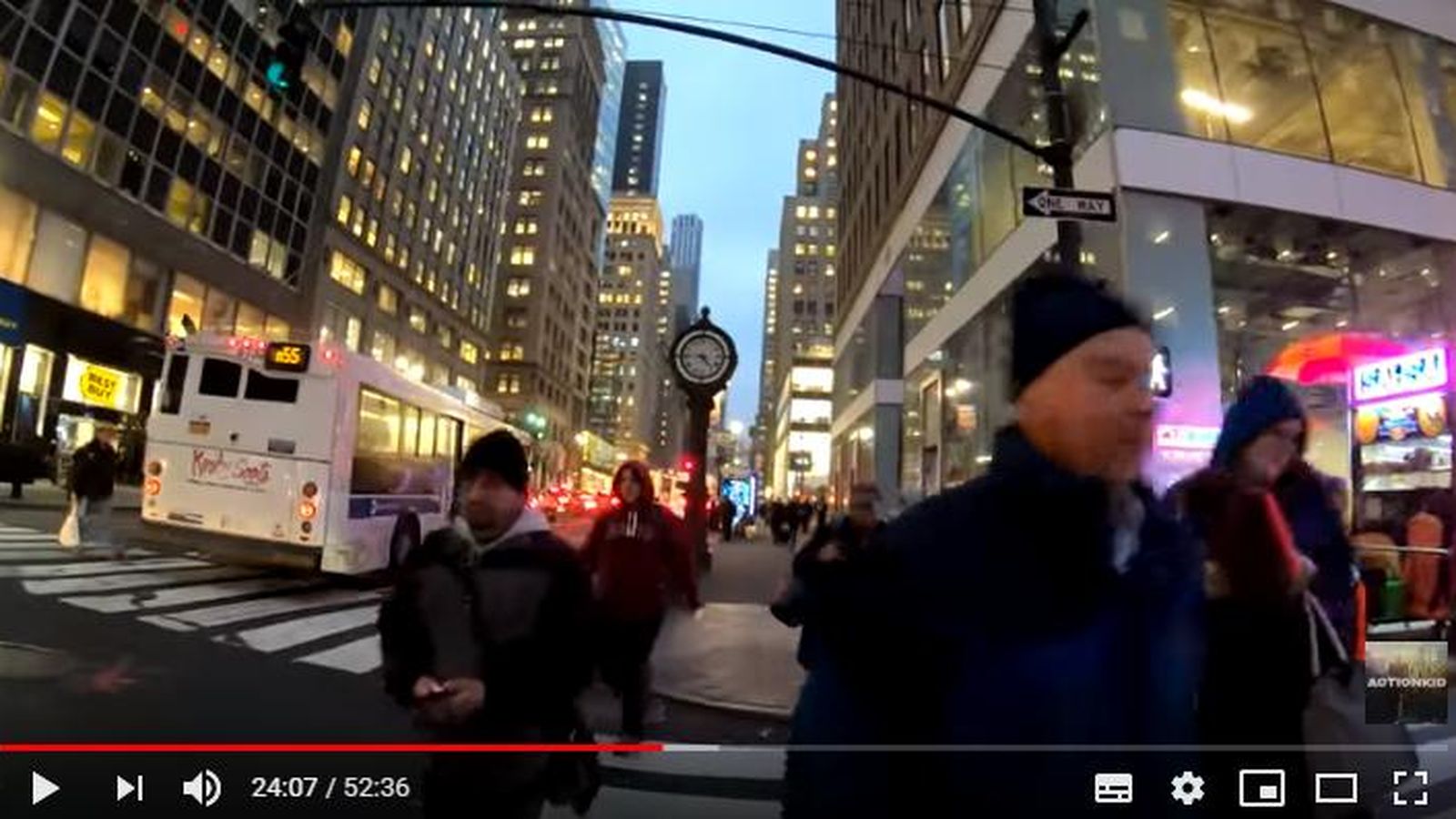 Captura de uno de los vídeos callejeros.