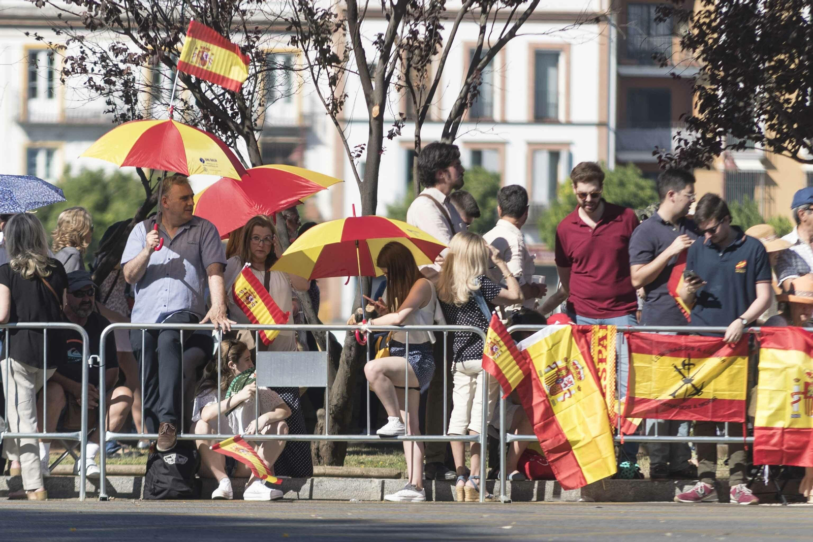 Las imágenes del desfile del Día de las Fuerzas Armadas en Sevilla
