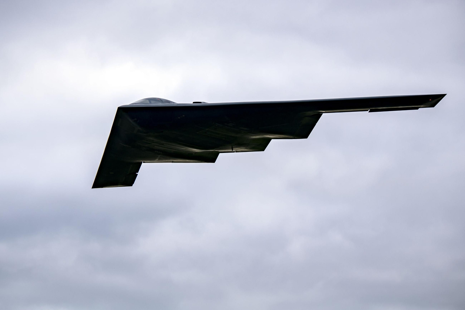 EEUU moviliza bombarderos B-2 hacia el Pacífico mientras Trump sopesa si atacar Irán.
