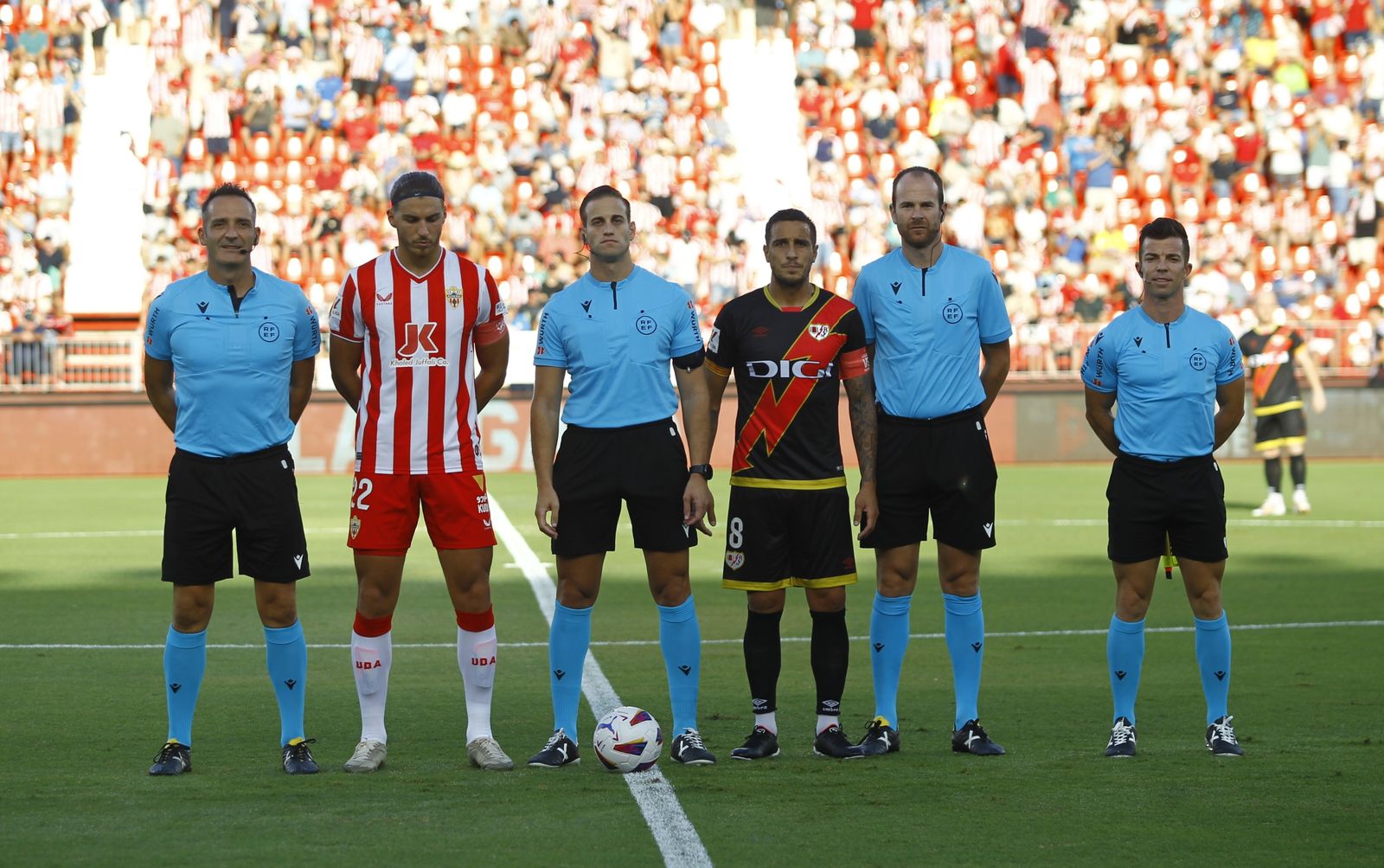 El serbio disputó el pasado sábado su último partido con la camiseta almeriense, portando el brazalete