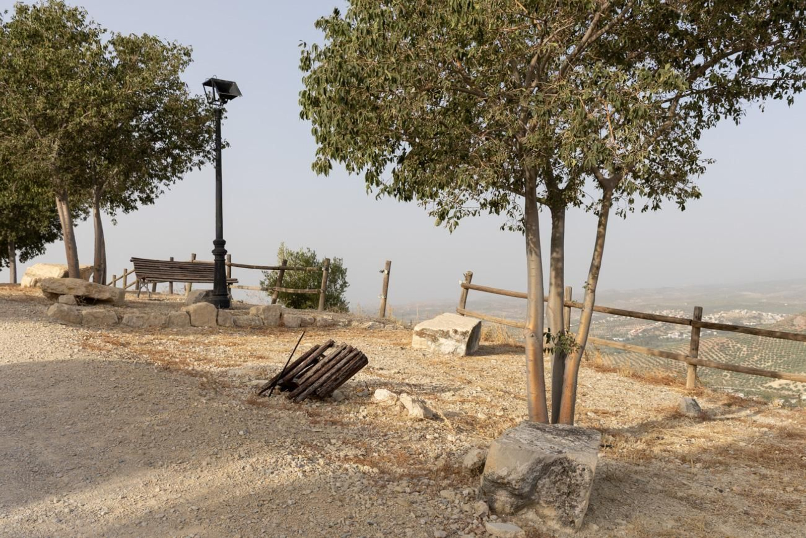 Estado de abandono del parque del Cerro de las Canteras