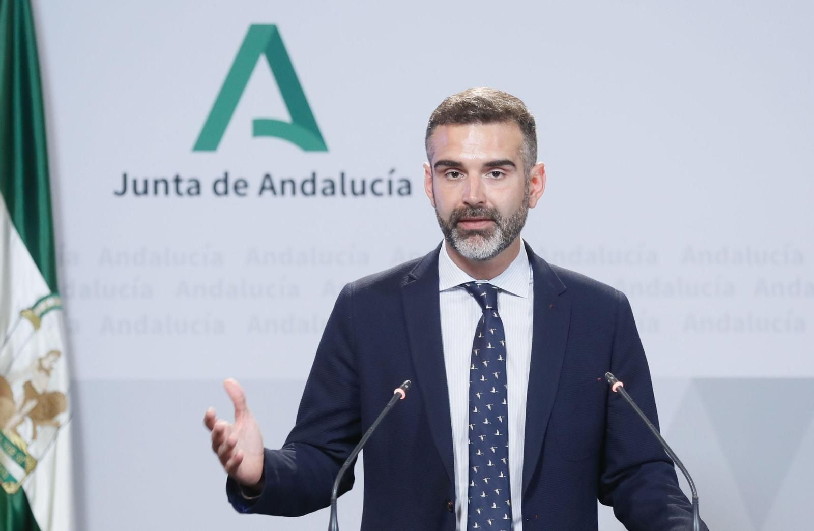 Ramón Fernández-Pacheco, consejero de Agricultura, Pesca, Agua y Desarrollo Rural de la Junta de Andalucía, en rueda de prensa.